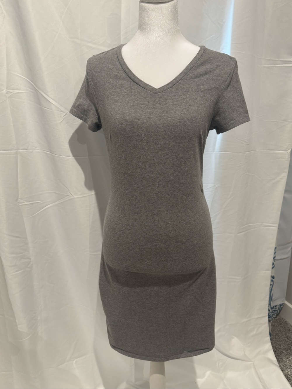 Old Navy Gray V‑Neck Short Sleeve Mini Dress